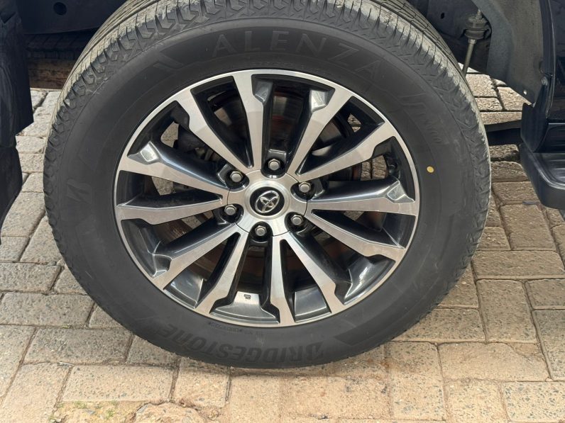 
								Toyota Land Cruiser Prado TXL full									