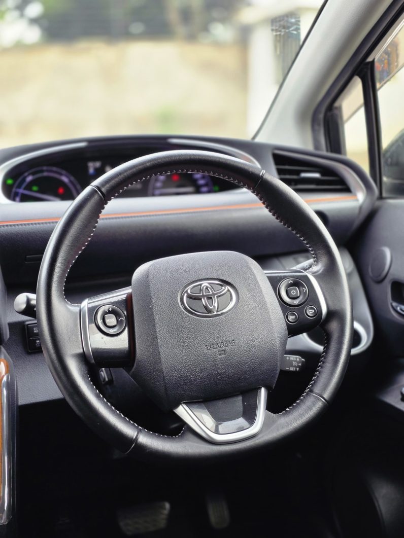 
								Toyota Sienta full									