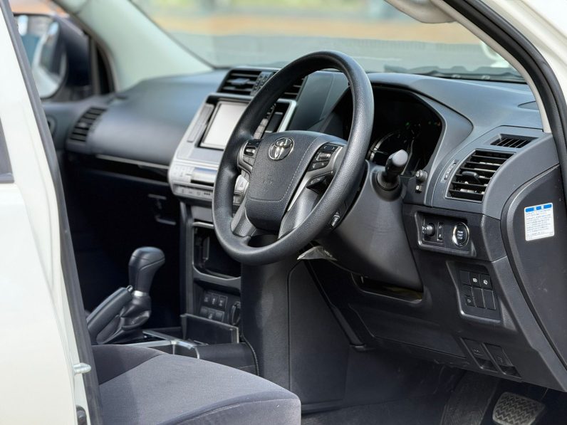 
								Toyota Land Cruiser Prado TXL full									