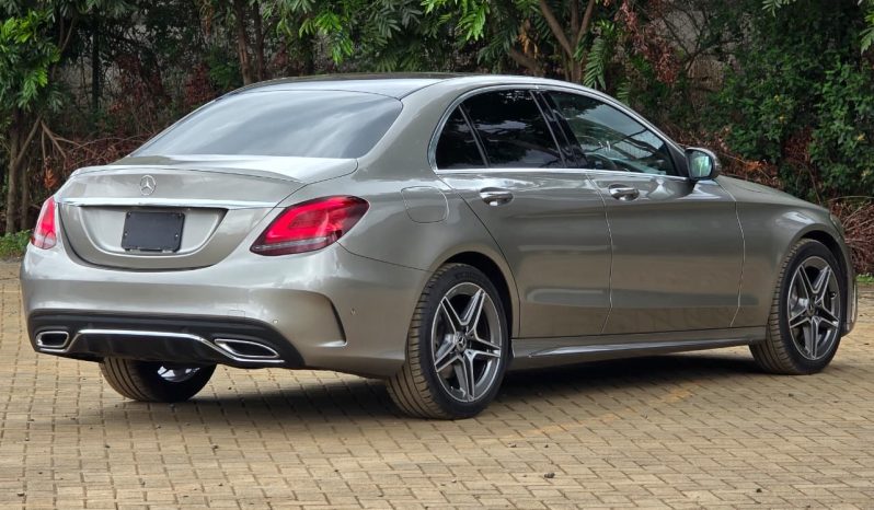 
								Mercedes Benz C220d AMG Line full									