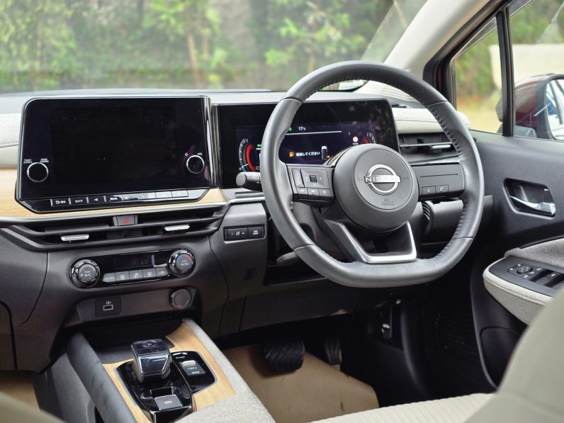 
								Nissan Aura full									