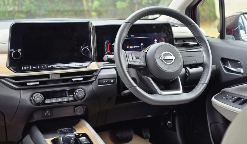 
								Nissan Aura full									