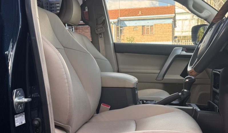 
								Toyota Land Cruiser Prado TXL full									