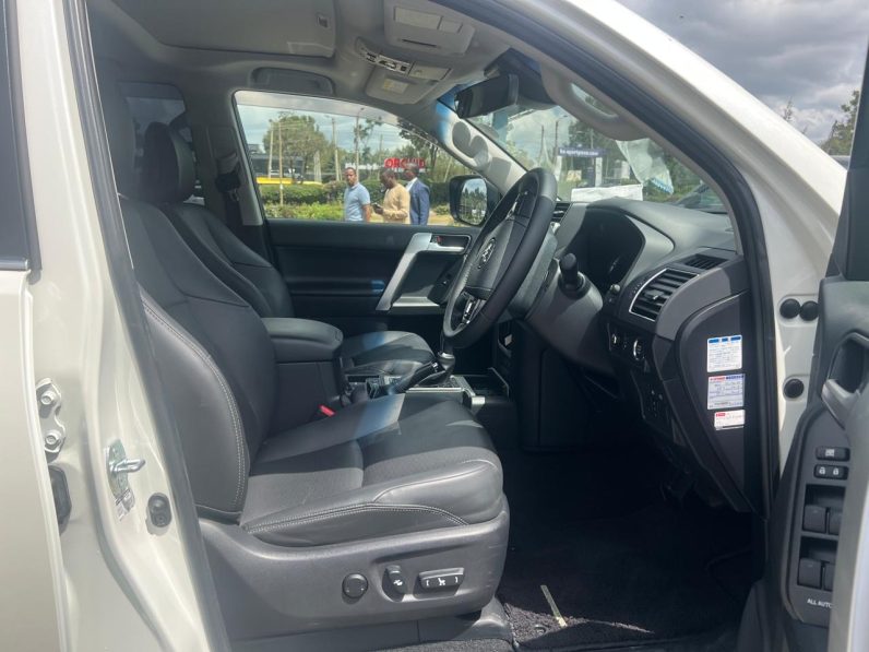 
								Toyota Land Cruiser Prado TXL full									