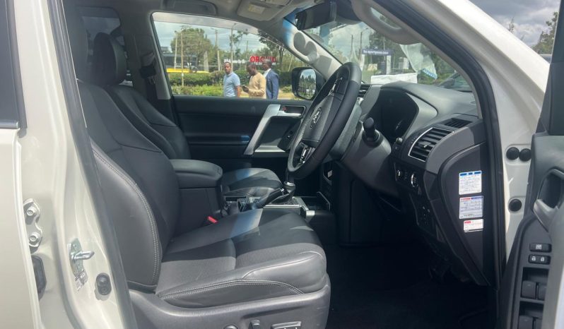 
								Toyota Land Cruiser Prado TXL full									