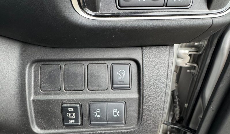 
								Nissan Serena full									