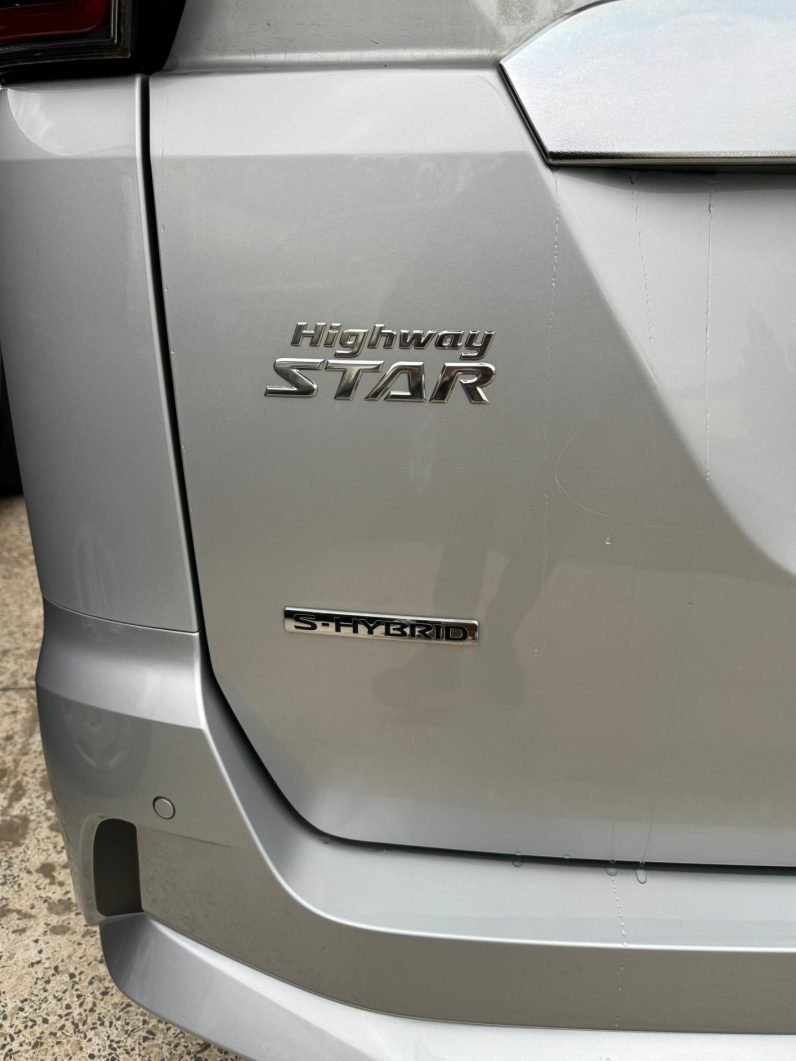 
								Nissan Serena full									