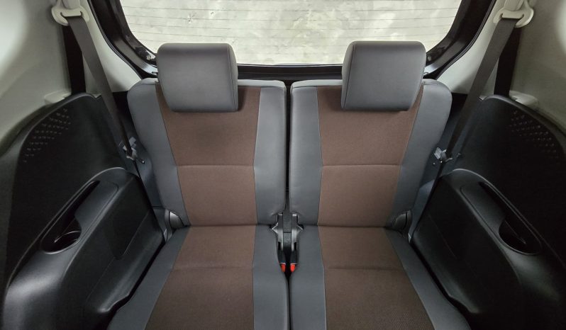 
								Toyota Sienta full									