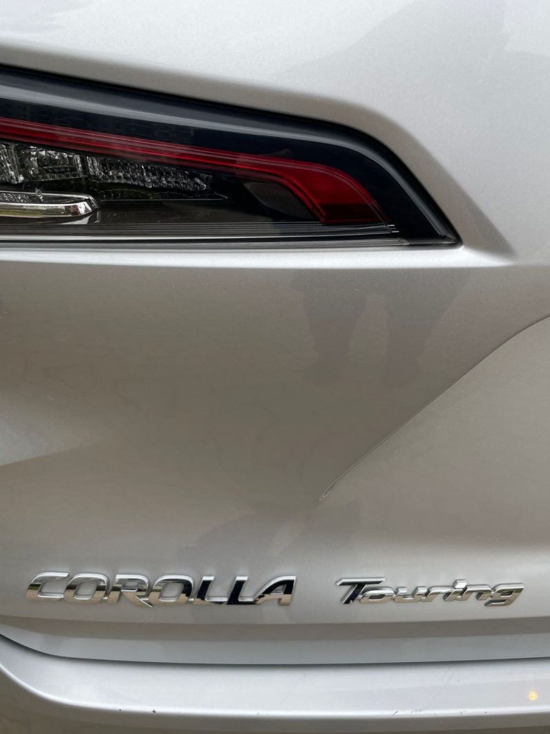 
								Toyota Corolla Touring full									