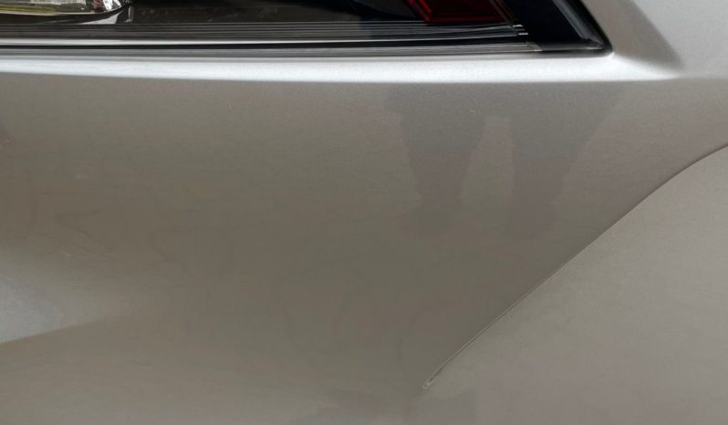 
								Toyota Corolla Touring full									