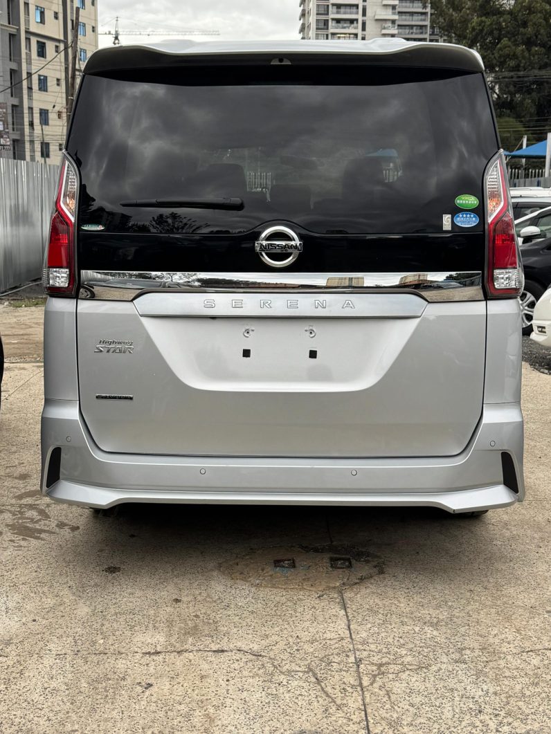 
								Nissan Serena full									