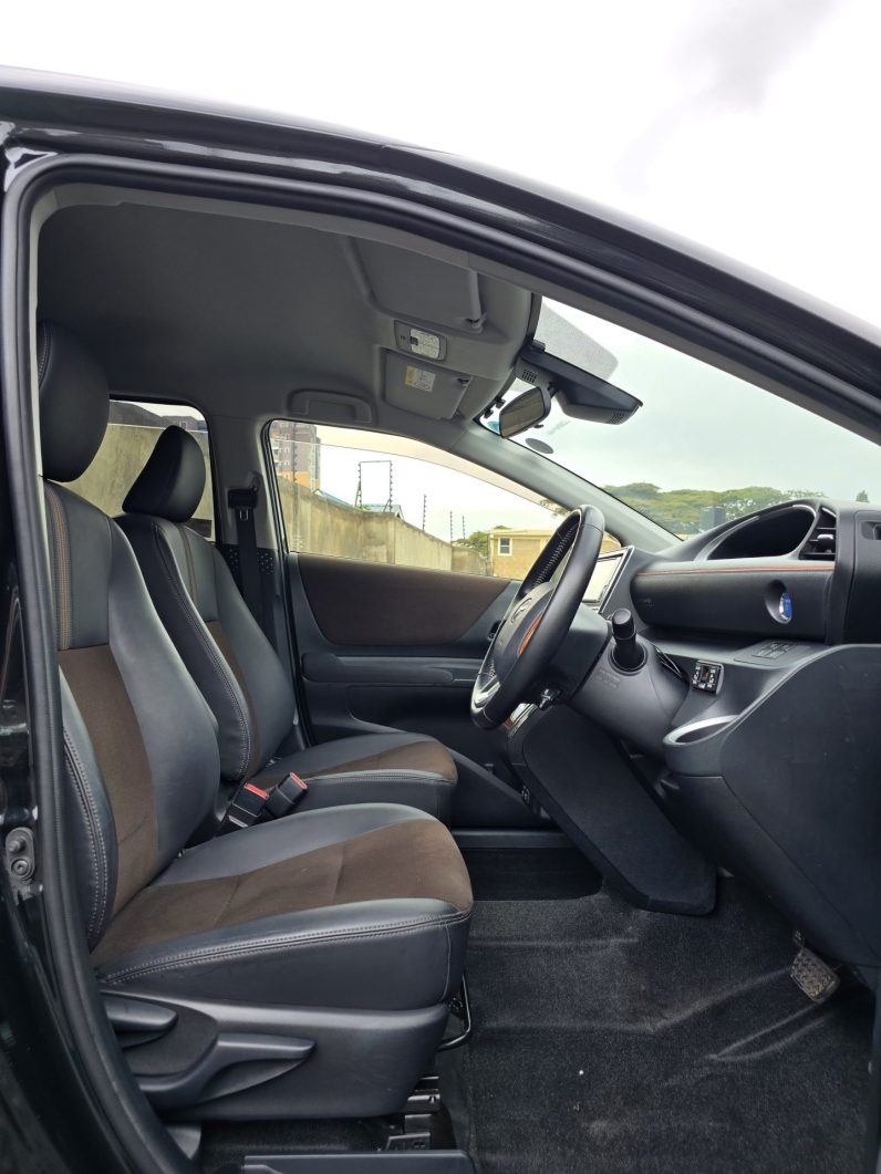 
								Toyota Sienta full									