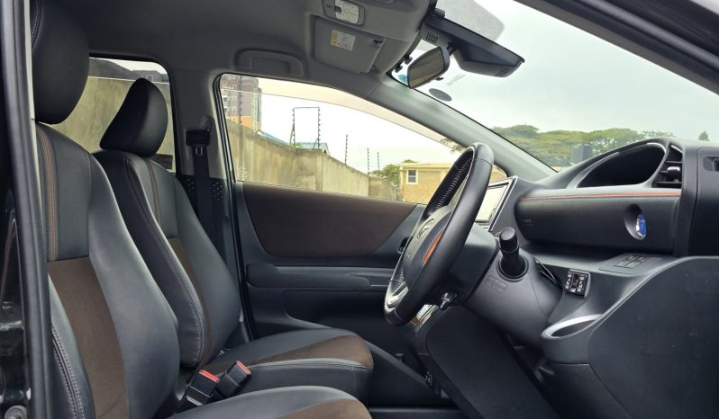 
								Toyota Sienta full									