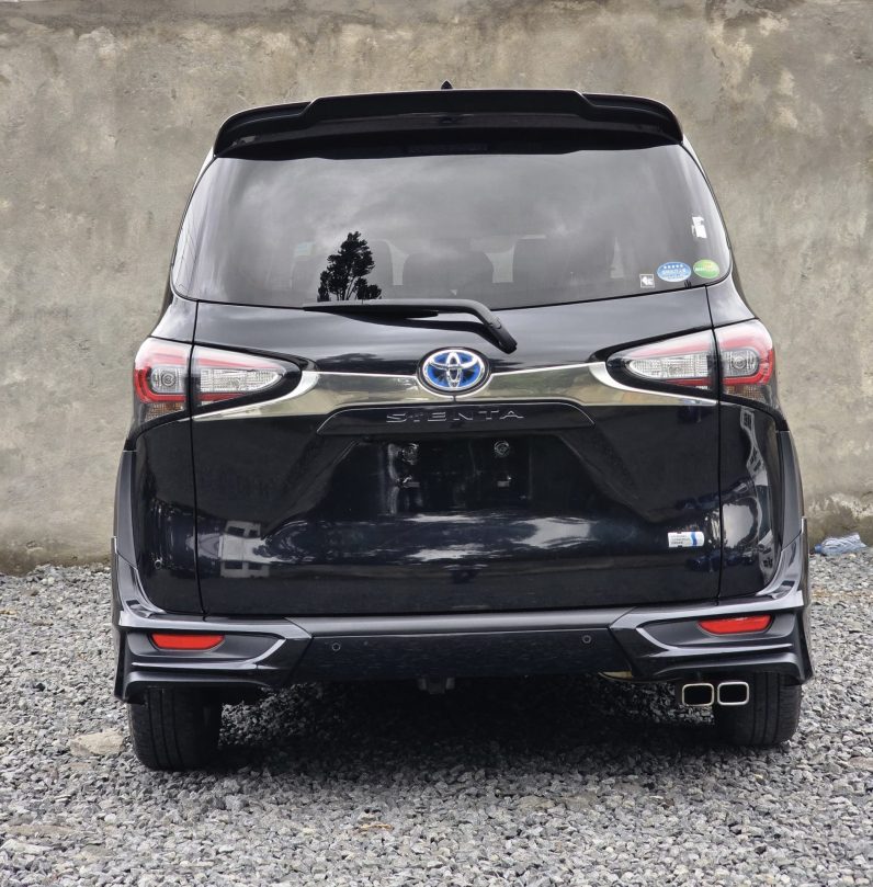 
								Toyota Sienta full									