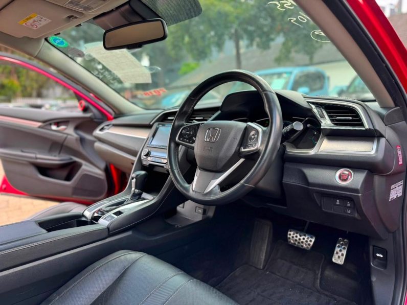 
								Honda Civic Sport full									