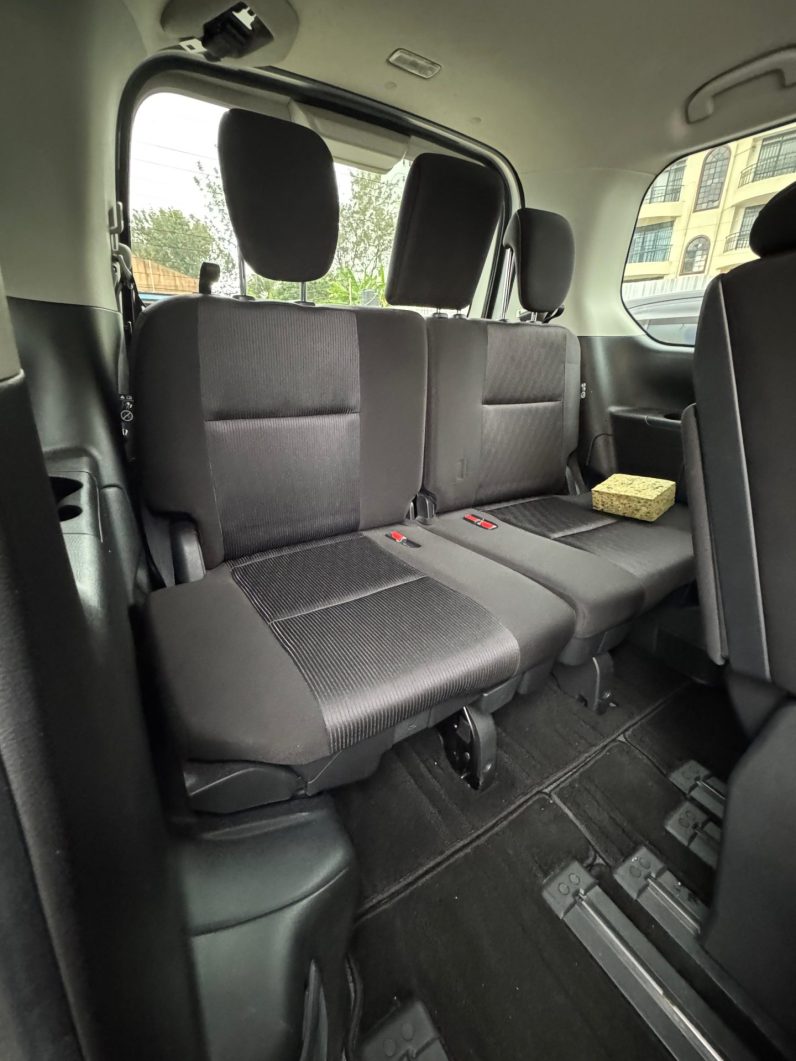 
								Nissan Serena full									