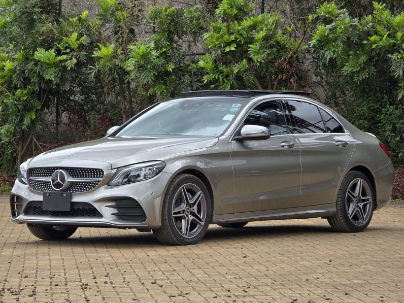 
								Mercedes Benz C220d AMG Line full									