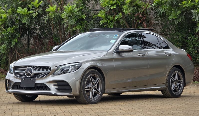 
								Mercedes Benz C220d AMG Line full									