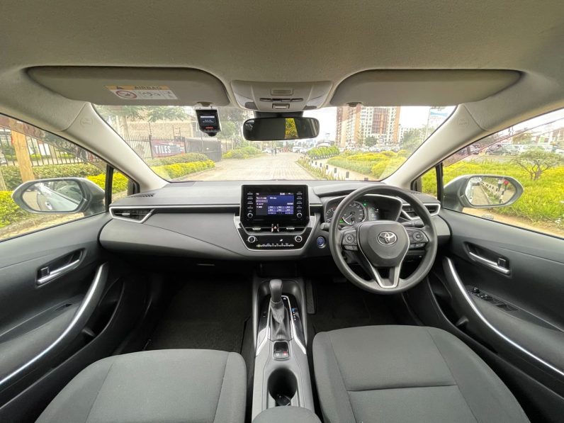 
								Toyota Corolla Touring full									
