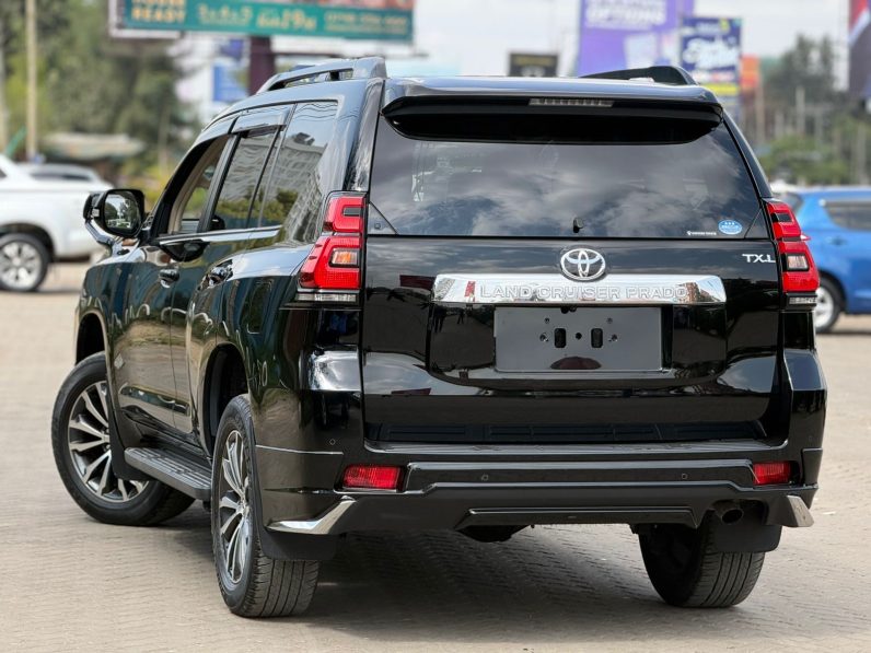 
								Toyota Land Cruiser Prado TXL full									