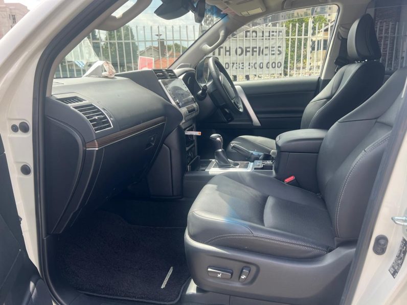 
								Toyota Land Cruiser Prado TXL full									