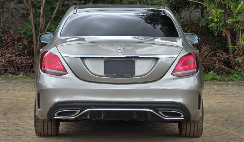 
								Mercedes Benz C220d AMG Line full									