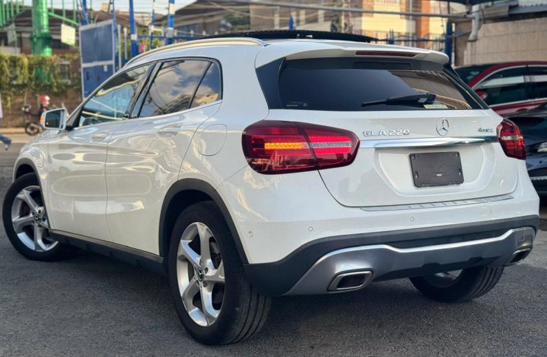 
								Mercedes Benz GLA220 full									