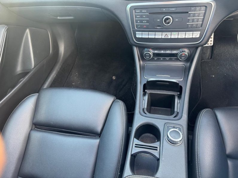 
								Mercedes Benz GLA220 full									