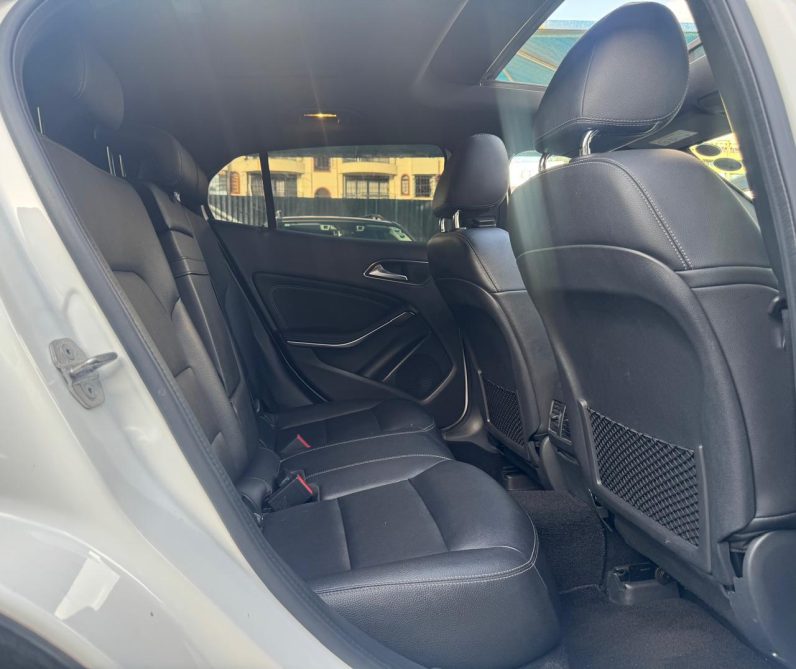 
								Mercedes Benz GLA220 full									