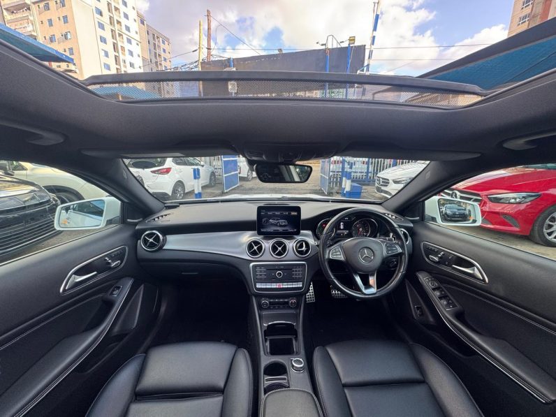 
								Mercedes Benz GLA220 full									