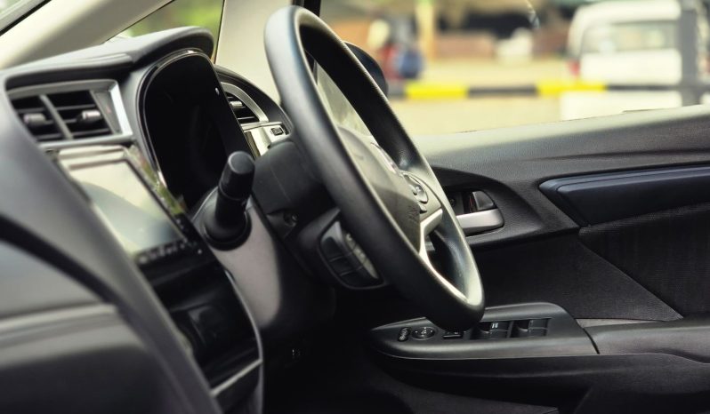 
								Honda Fit Shuttle full									