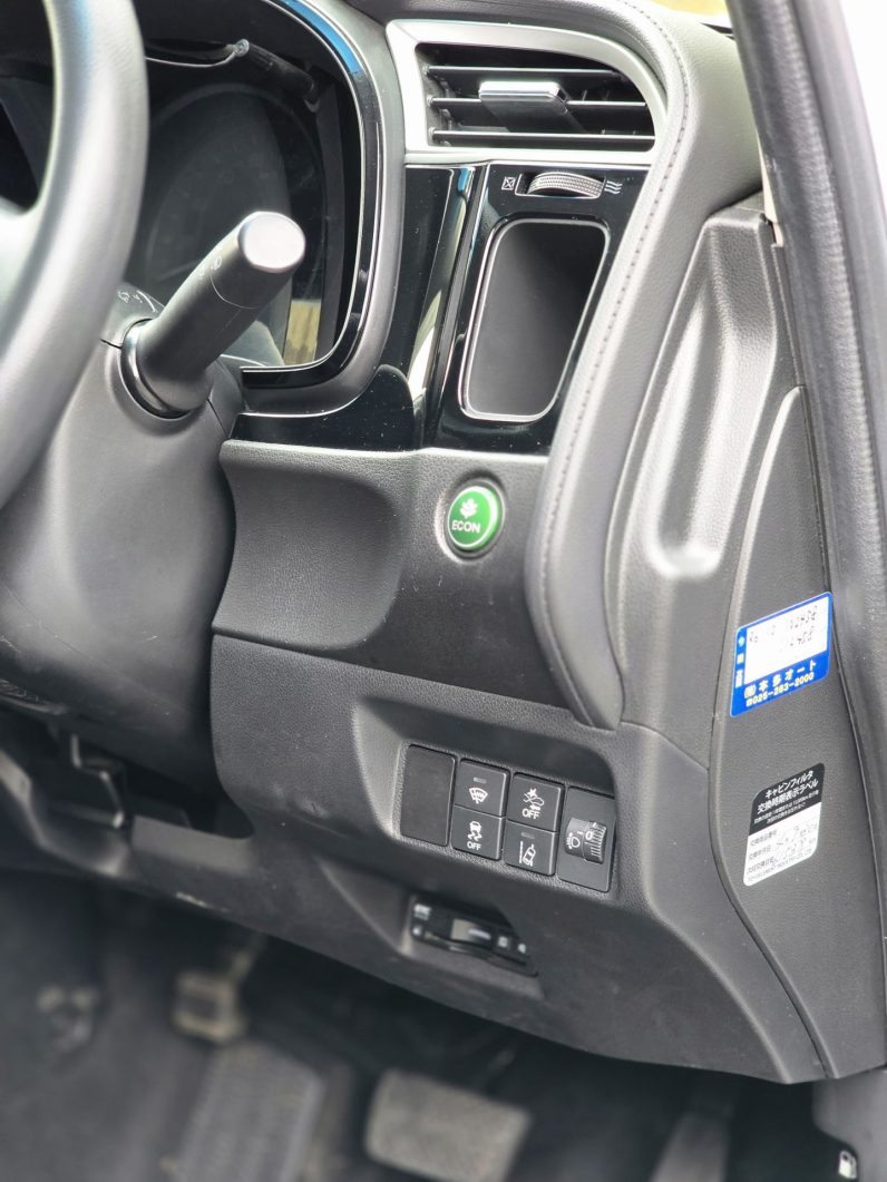 
								Honda Fit Shuttle full									