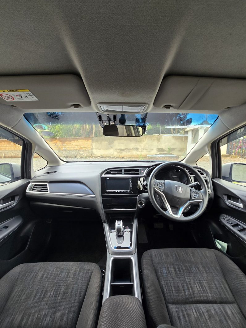 
								Honda Fit Shuttle full									