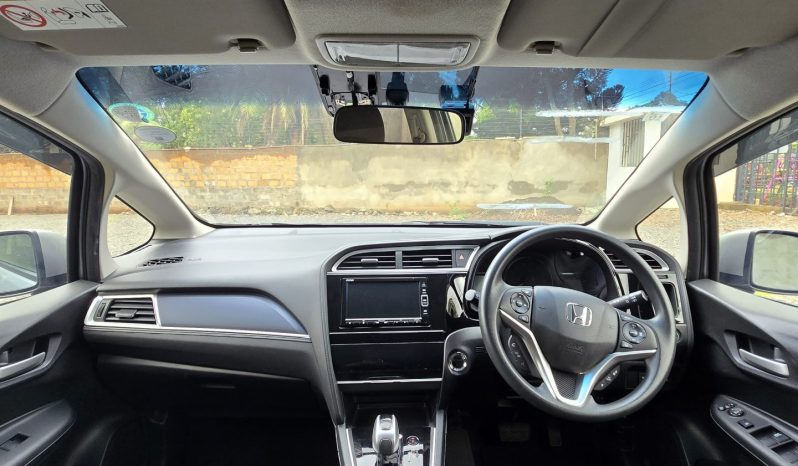 
								Honda Fit Shuttle full									