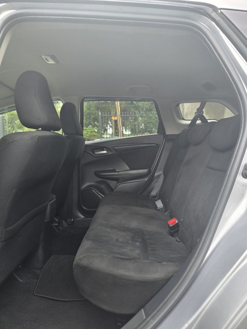
								Honda Fit Shuttle full									