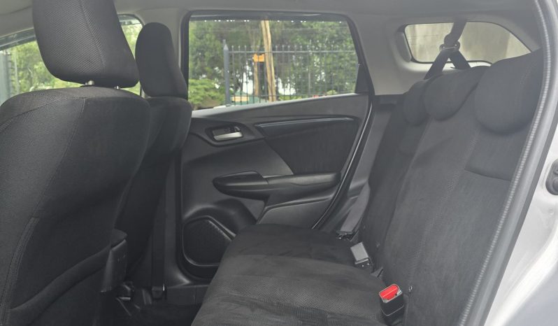 
								Honda Fit Shuttle full									