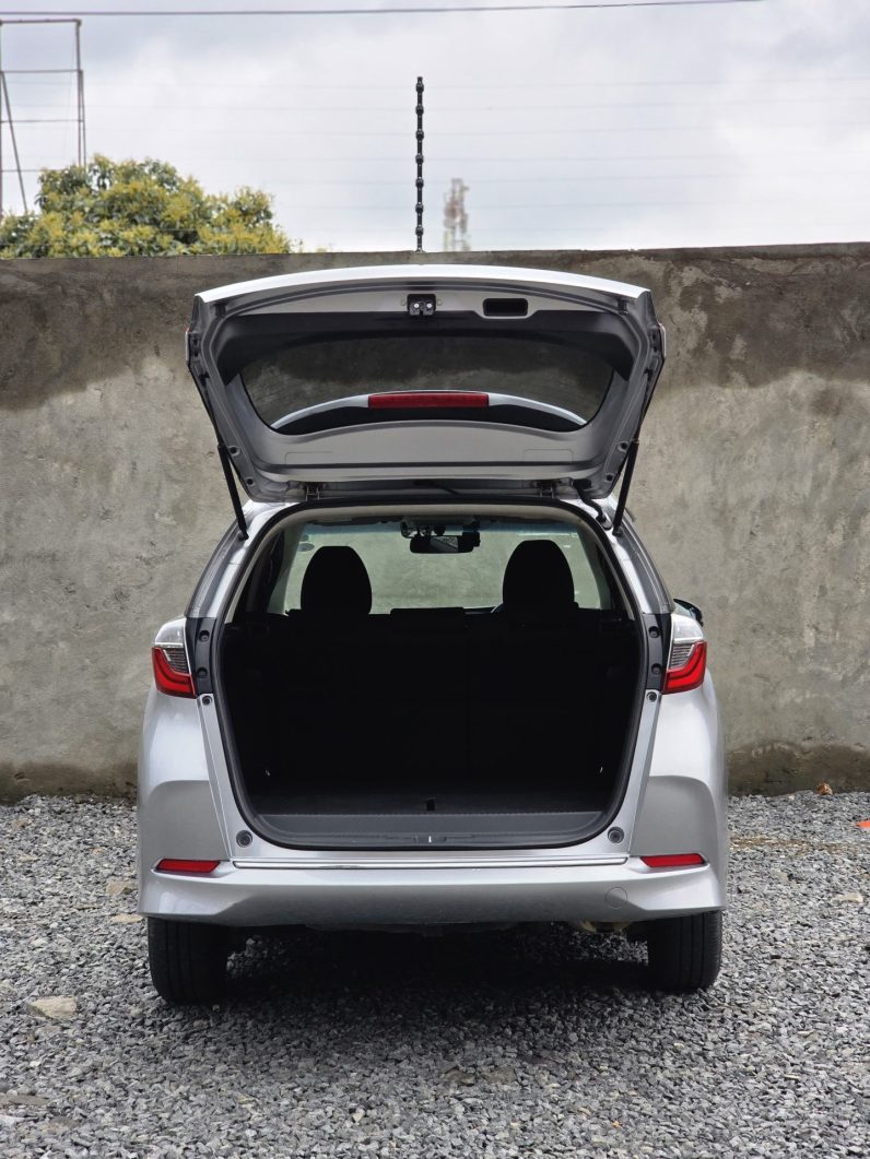 
								Honda Fit Shuttle full									