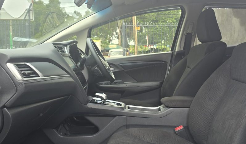
								Honda Fit Shuttle full									