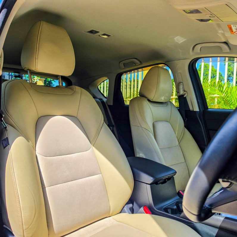
								Mazda CX-5 full									