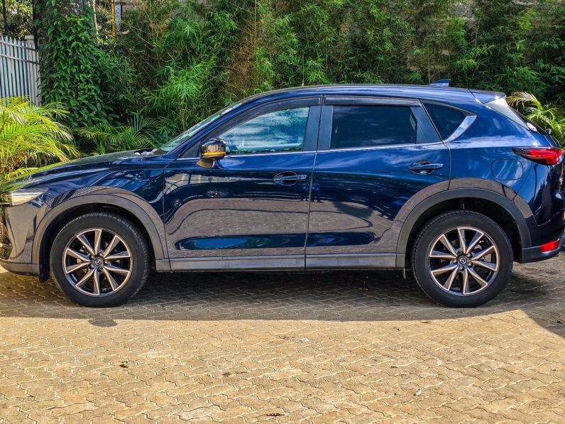 
								Mazda CX-5 full									