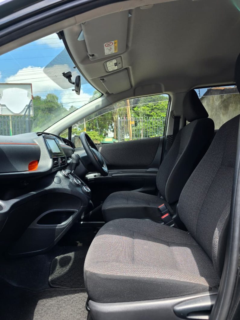 
								Toyota Sienta full									