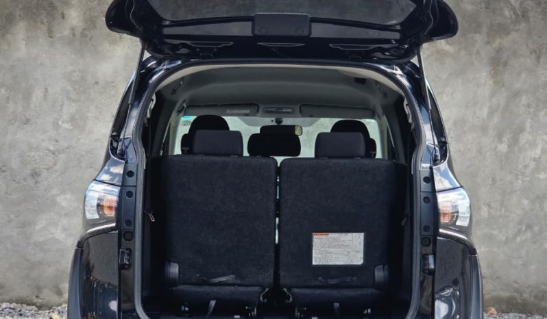 
								Toyota Sienta full									