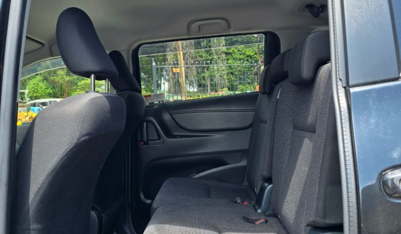
								Toyota Sienta full									