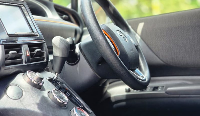 
								Toyota Sienta full									