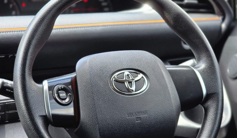 
								Toyota Sienta full									