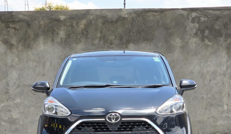 
								Toyota Sienta full									