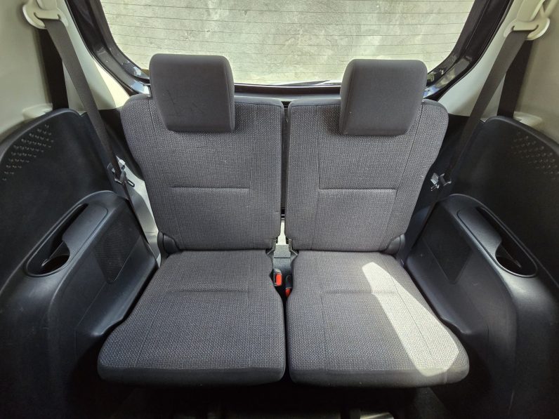 
								Toyota Sienta full									