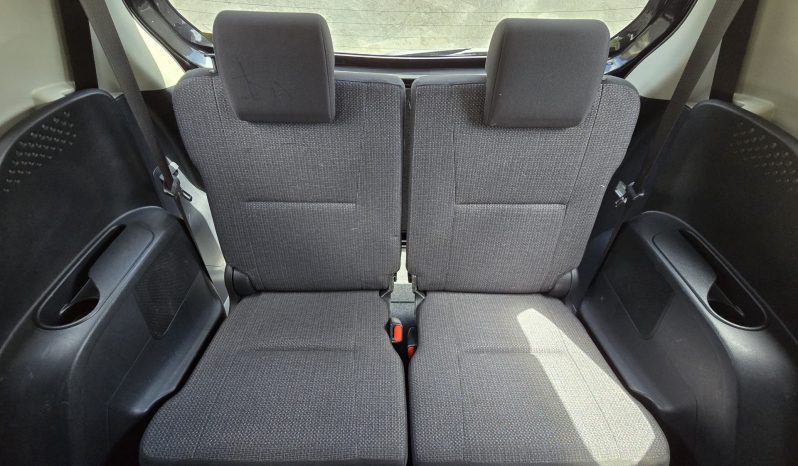 
								Toyota Sienta full									