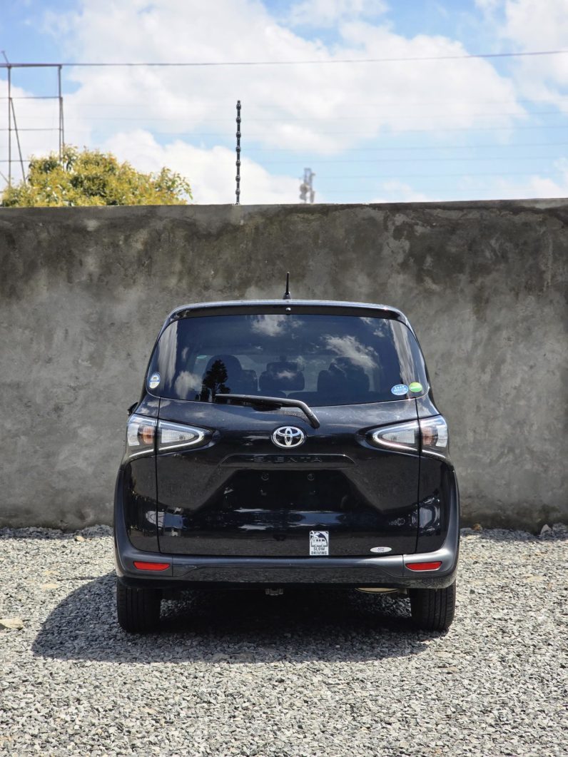 
								Toyota Sienta full									