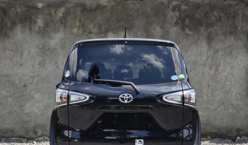 
								Toyota Sienta full									